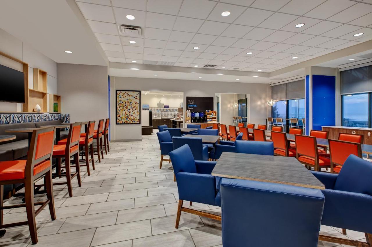 Holiday Inn Express Hotel & Suites Virginia Beach Oceanfront, An Ihg Hotel Exterior foto